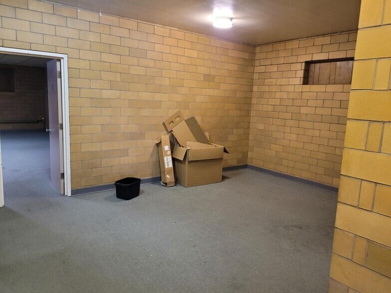 More Photos Of 559 N Hastings Way, Eau Claire Research And Development For Sale