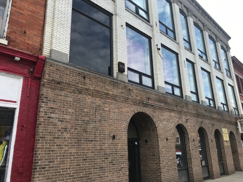 More Photos Of 466 N Salina St, Syracuse Apartments For Lease