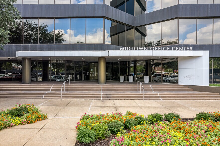 More Photos Of 5720 Lyndon B Johnson Fwy, Dallas Office For Lease