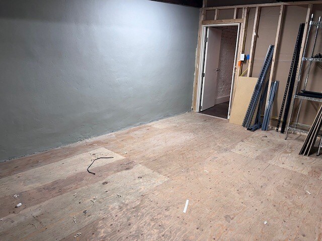 More Photos Of 10-12 Park St, Winchester Flex For Lease