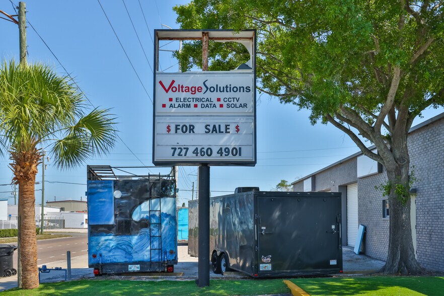 More Photos Of 1801 28th St N, Saint Petersburg Showroom For Sale