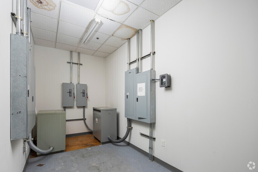 More Photos Of 100 CTC Dr, Edgefield Warehouse For Sale