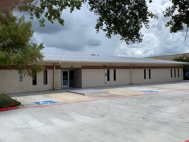More Photos Of 12830 Cogburn Ave, San Antonio Light Distribution For Lease