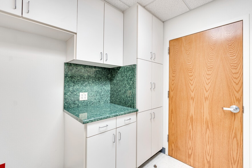 More Photos Of 222 I St, Los Banos Office For Lease