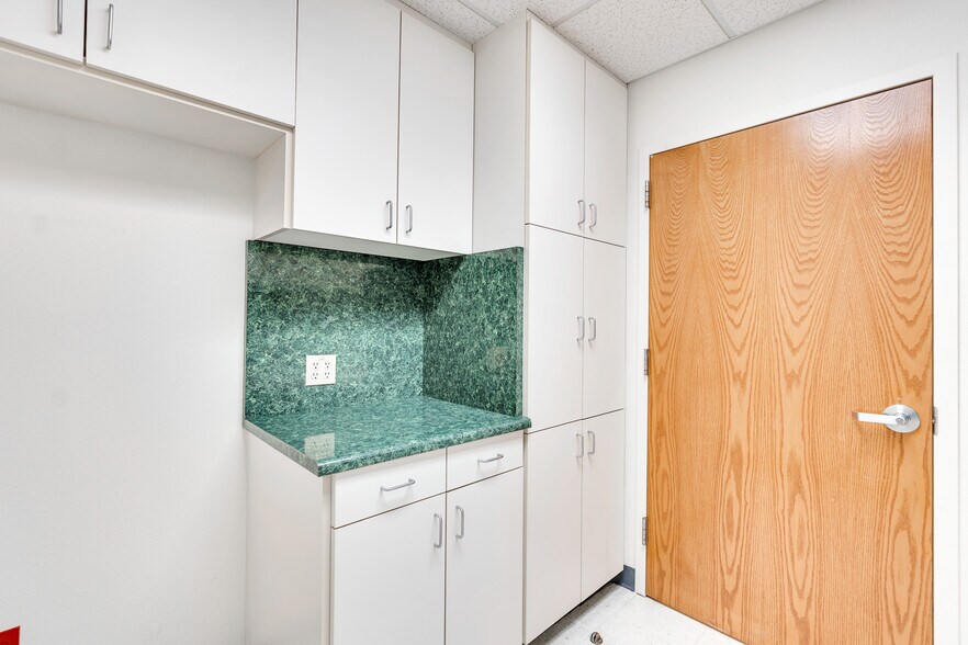 More Photos Of 222 I St, Los Banos Office For Lease