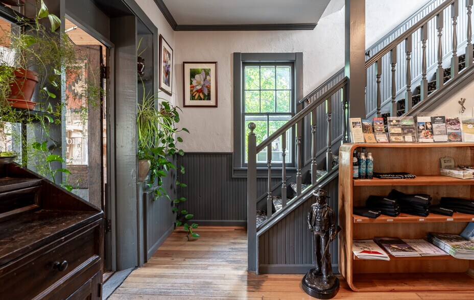 More Photos Of 129 Gothic Ave, Crested Butte Hotel For Sale