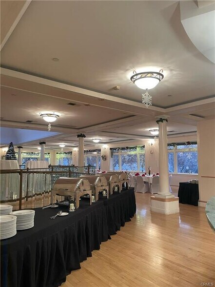 More Photos Of 200 Wall St, Chico Bar For Sale