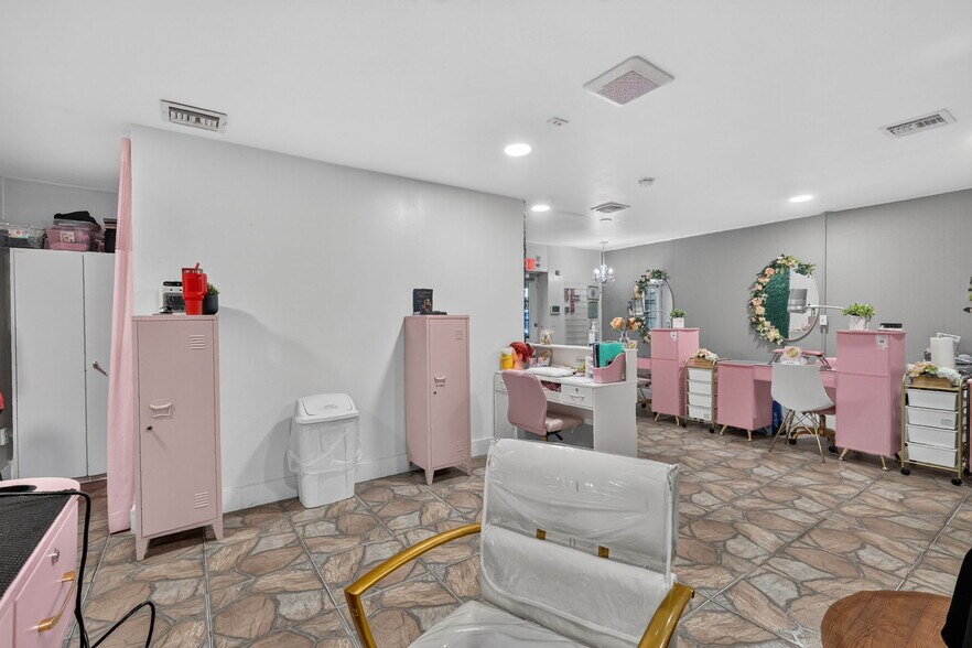 More Photos Of 3207-3229 13th St, Saint Cloud General Retail For Sale