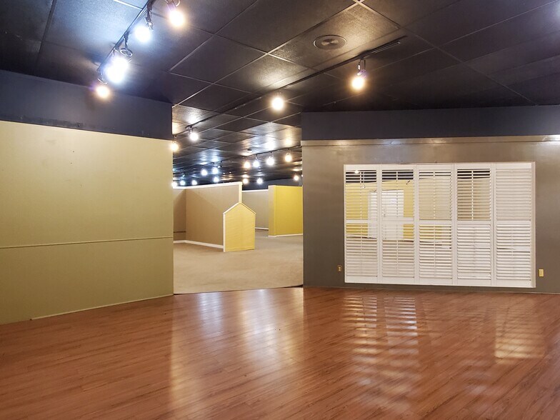 More Photos Of 1301 Colegate Dr, Marietta Freestanding For Lease