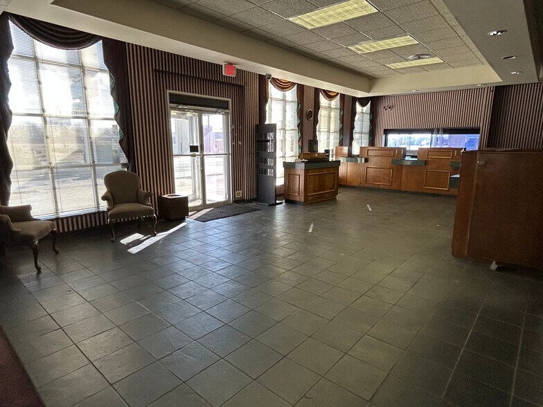 More Photos Of 2230 N Fares Ave, Evansville Freestanding For Lease