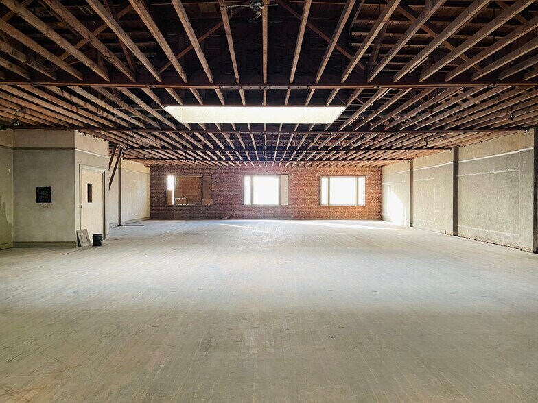 More Photos Of 230 N California St, Stockton Storefront Retail Office For Sale