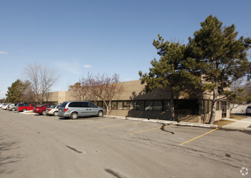 More Photos Of 909 W Maple Rd, Clawson Medical For Sale