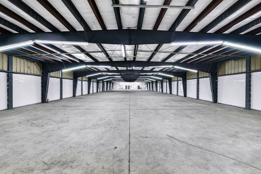 More Photos Of 10410 NW South River Dr, Medley Land For Lease