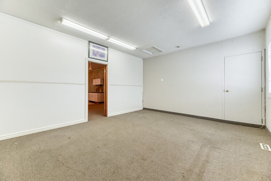 More Photos Of 228 Centre St NE, Langdon Flex For Sale