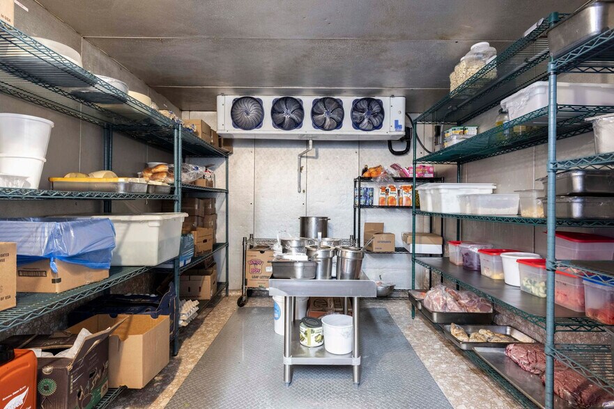 More Photos Of 7588 N Broadway, Red Hook Specialty For Sale