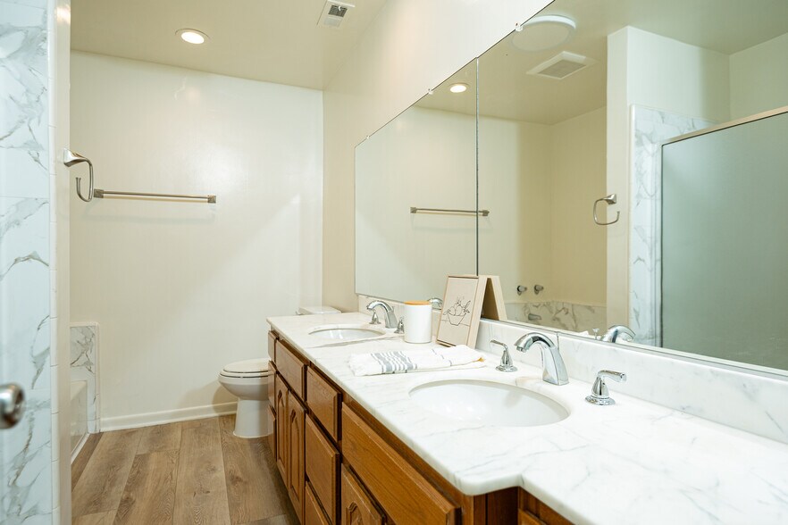More Photos Of 5150 Yarmouth Ave, Encino Apartments For Sale