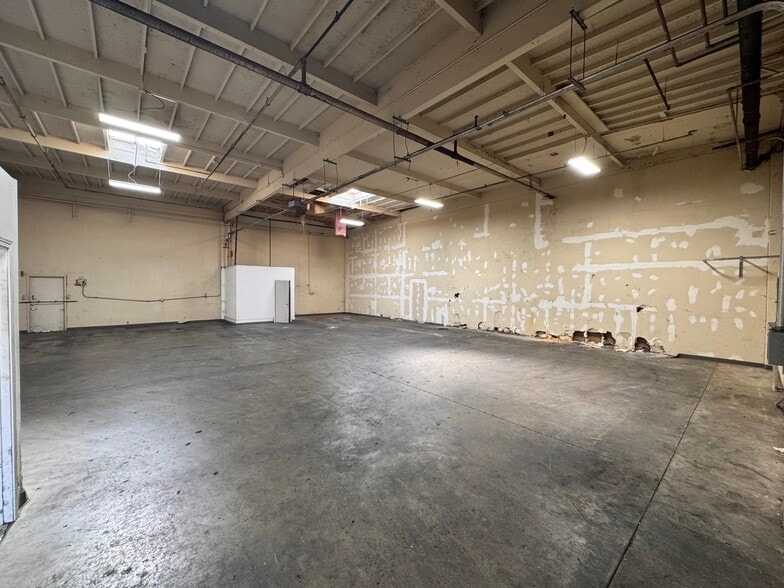 More Photos Of 2400-2496 Teagarden St, San Leandro Warehouse For Lease