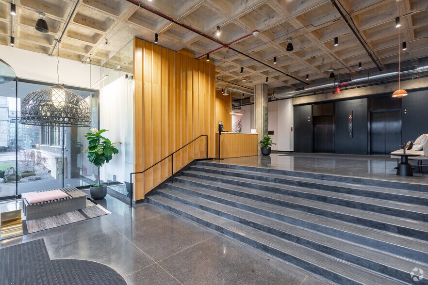 More Photos Of 6300 N River Rd, Rosemont Office For Lease