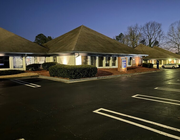 More Photos Of 5815 Live Oak Pky, Norcross Unknown For Lease