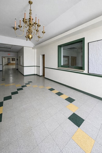 More Photos Of 742 W Greenwood Ave, Waukegan Office For Sale