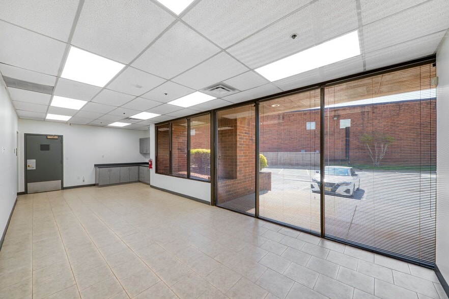 More Photos Of 3285 Saturn Ct, Peachtree Corners Warehouse For Lease