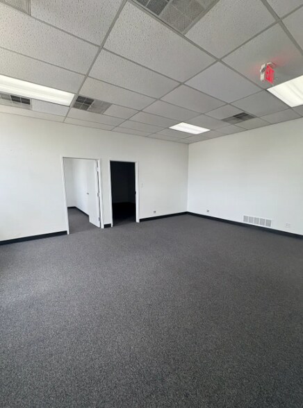 More Photos Of 987 S Mill St, Plymouth Office For Lease