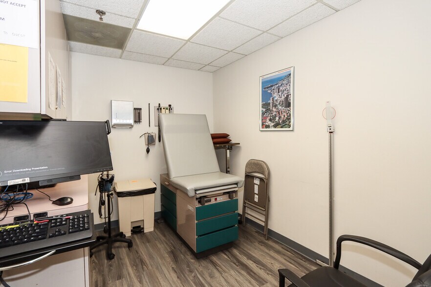 More Photos Of 233 E Shore Rd, Great Neck Medical For Lease