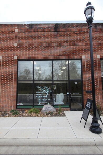 More Photos Of 114 N Broadway St, Greenville Storefront For Lease