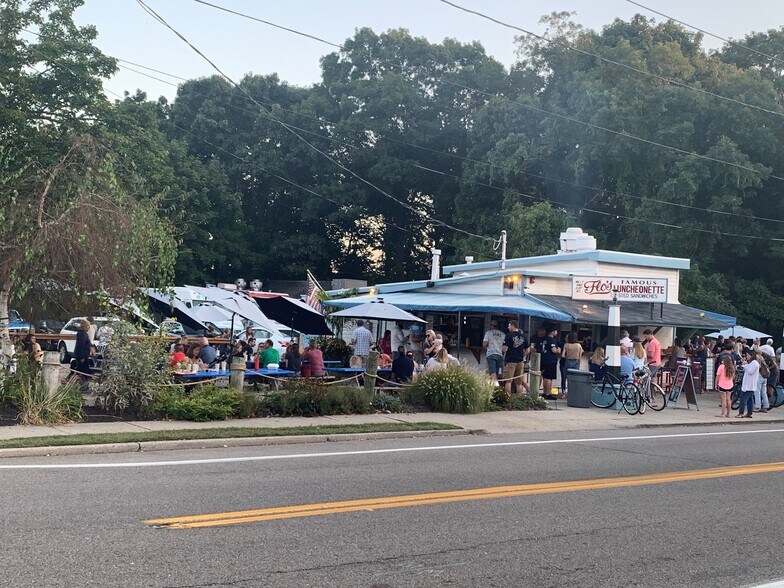 More Photos Of 302 Middle Rd, Blue Point Restaurant For Sale