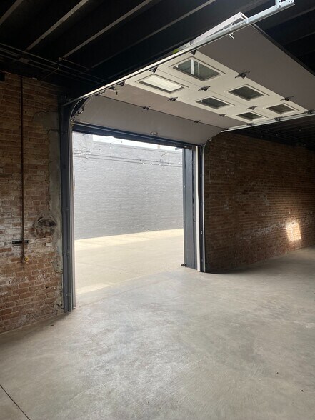 More Photos Of 2516-2522 W Madison St, Chicago Warehouse For Sale
