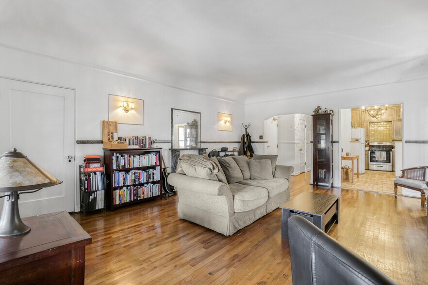 More Photos Of 7063 Lanewood Ave, Los Angeles Apartments For Sale