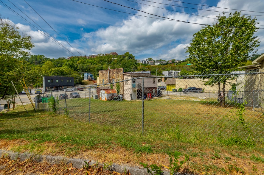 More Photos Of 605 Cherokee Blvd, Chattanooga Storefront Retail Residential For Sale