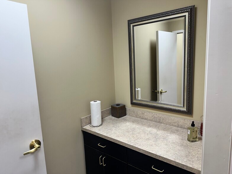 More Photos Of 201 Stonewall St, Cartersville Office For Sale