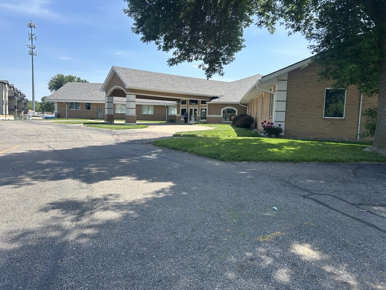 Primary Photo Of 6001 Morningside Ave, Sioux City Flex For Sale