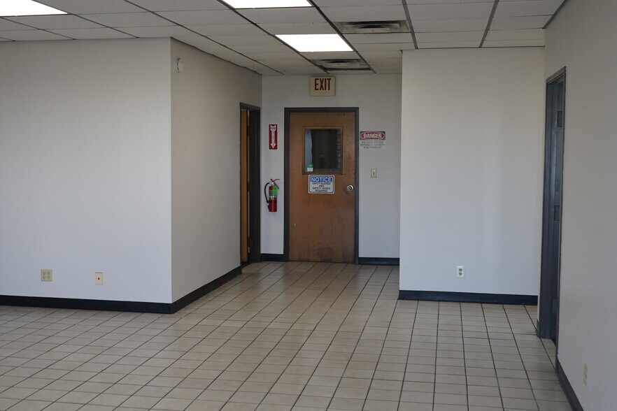 More Photos Of 6645 S 61st West Ave, Tulsa Warehouse For Lease