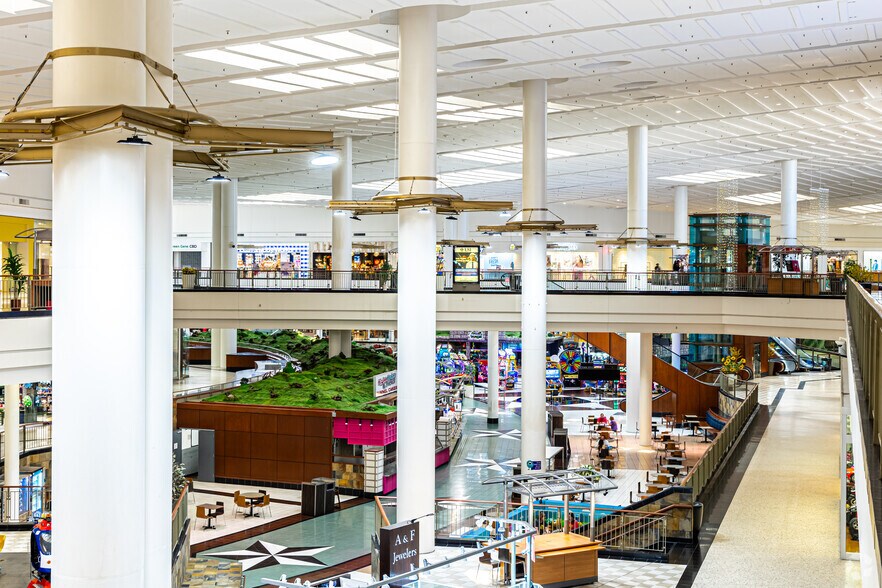 More Photos Of 18813 E 39th St, Independence Unknown For Lease