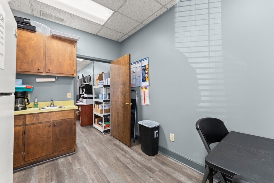 More Photos Of 636 Industrial Blvd, Gainesville Warehouse For Sale
