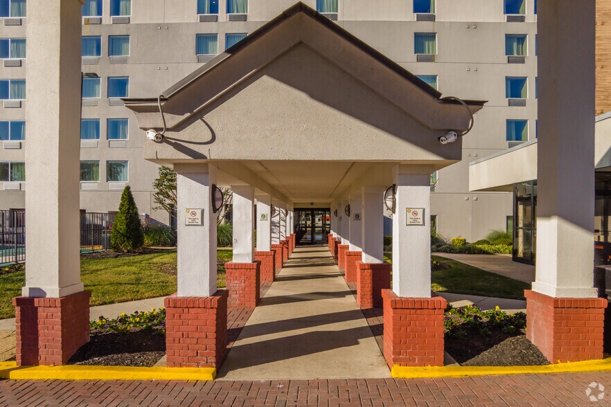 More Photos Of 55 Hampton Park Blvd, Capitol Heights Hotel For Sale