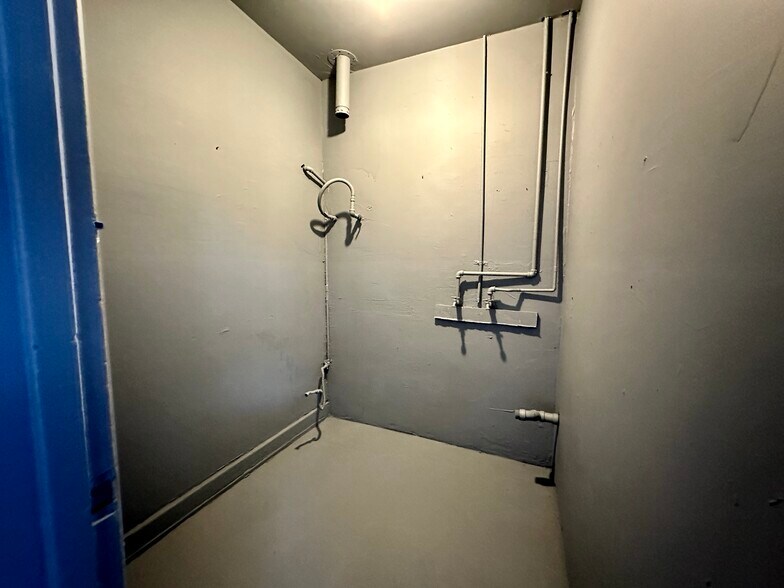 More Photos Of 229 S Oxnard Blvd, Oxnard Storefront Retail Office For Sale