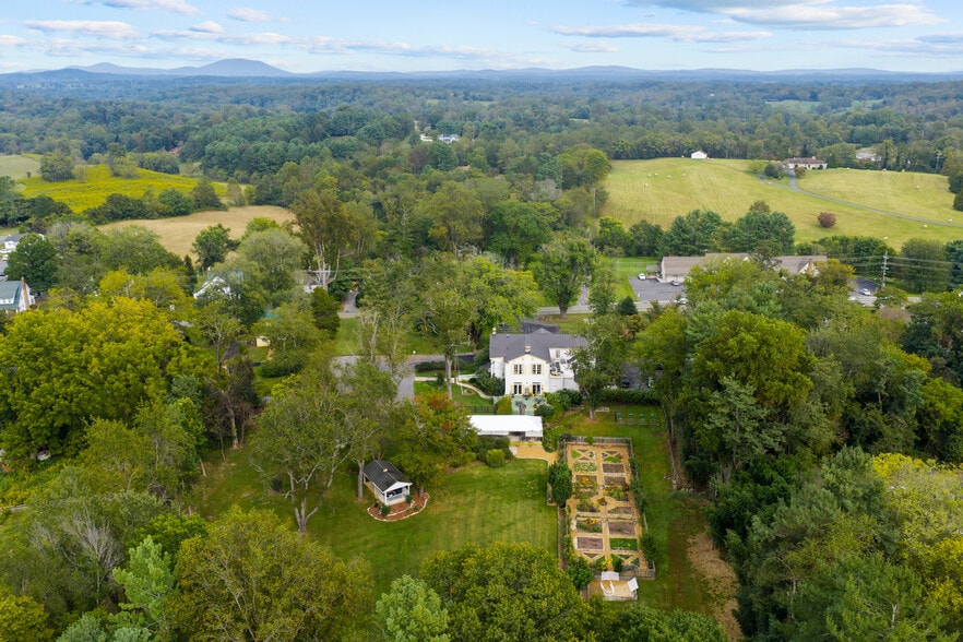 More Photos Of 675 Zachary Taylor Hwy, Flint Hill Hospitality For Sale