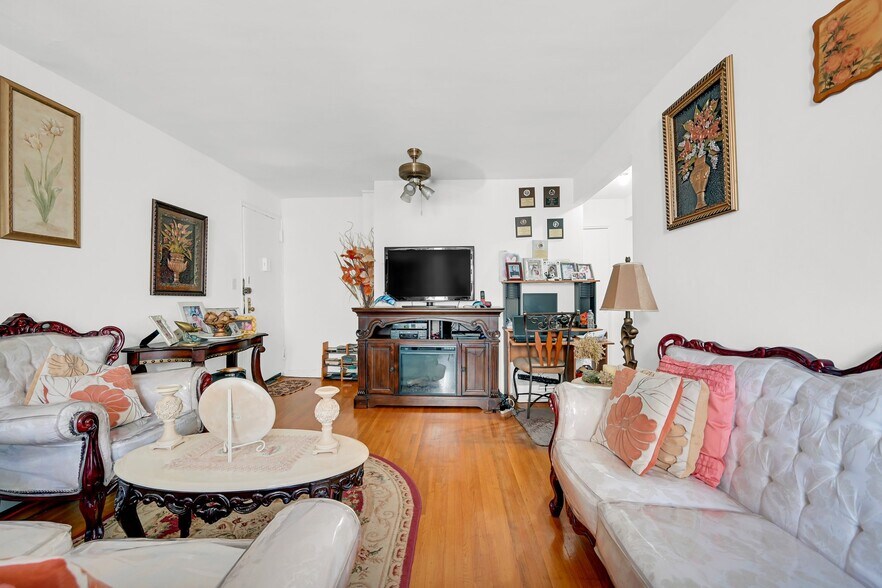 More Photos Of 2901 Matthews, Bronx Apartments For Sale