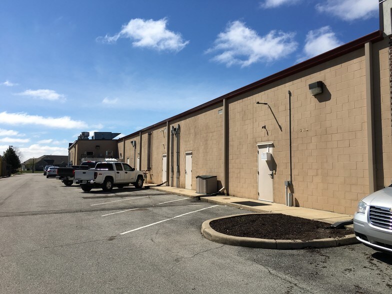 More Photos Of 1251 S Huntzinger Blvd, Pendleton Storefront For Lease