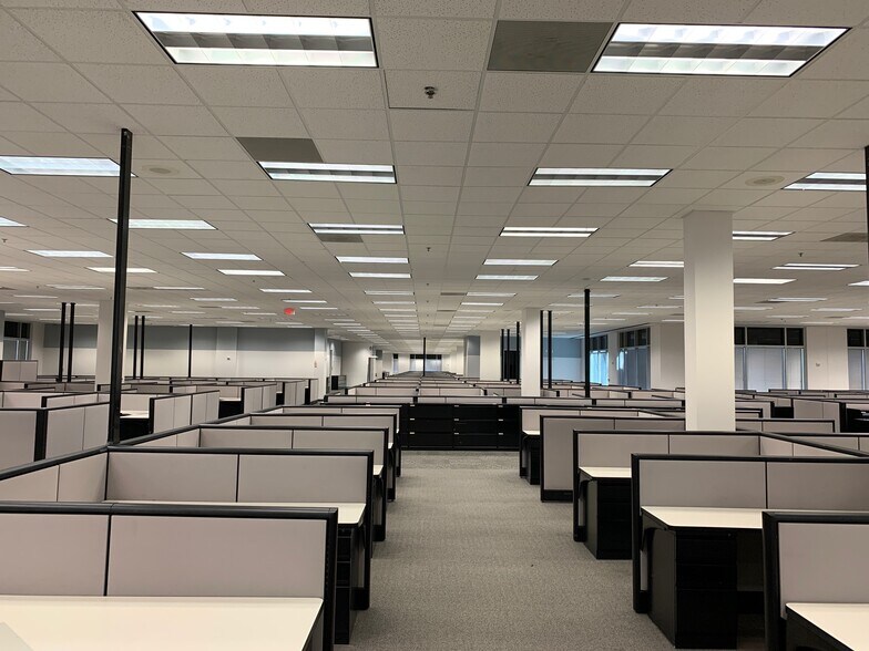 More Photos Of 820 Gears Rd, Houston Manufacturing For Sale