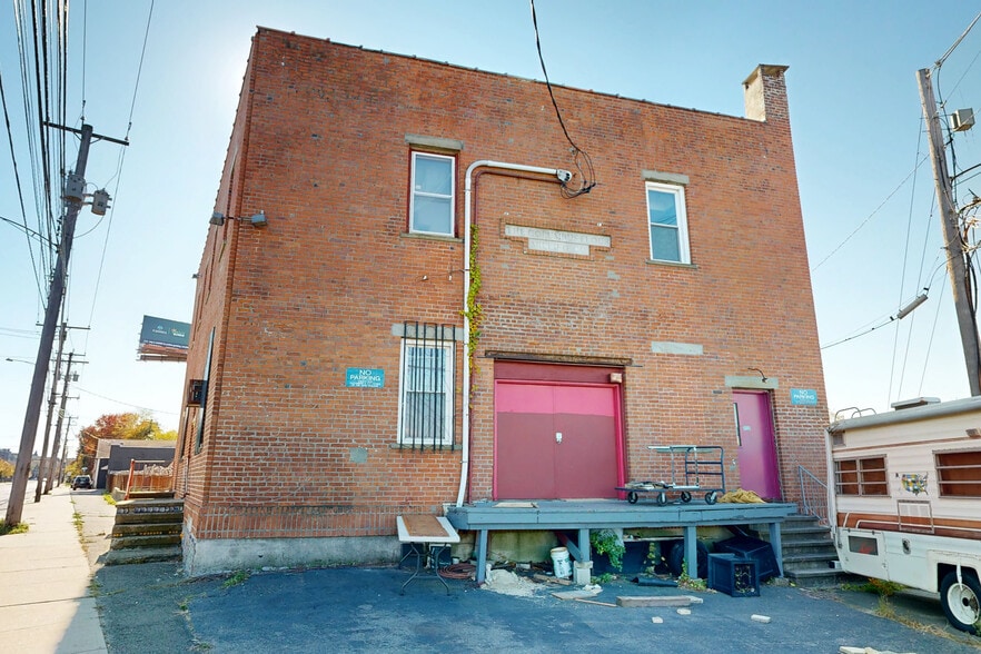 More Photos Of 725 Housatonic Ave, Bridgeport Light Distribution For Sale