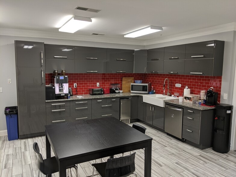 More Photos Of 401-413 Creekstone Rdg, Woodstock Office Residential For Sale