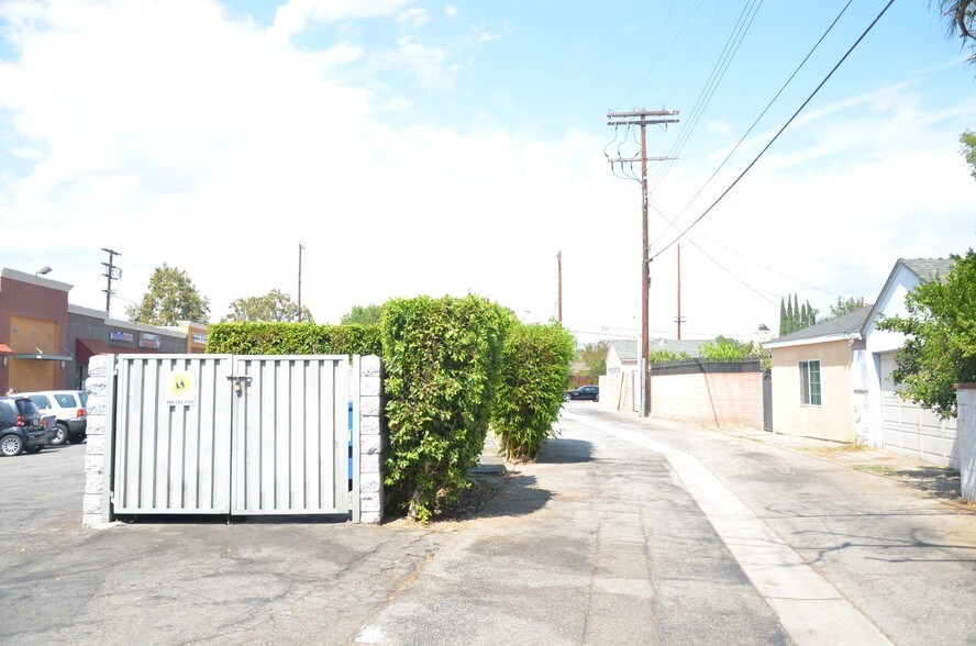 More Photos Of 8232-8254 White Oak Ave, Northridge Freestanding For Sale