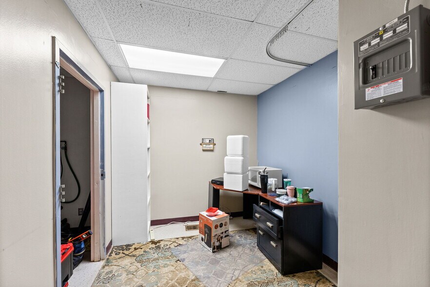 More Photos Of 202 S 9th St, Humboldt General Retail For Sale