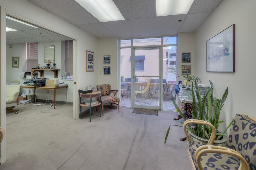 More Photos Of 100-108 S Miami Ave, Miami Freestanding For Lease