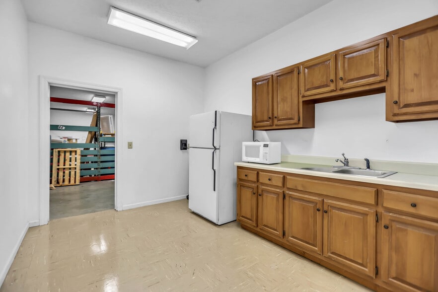 More Photos Of 5 Industrial Park Dr, Hendersonville Freestanding For Sale