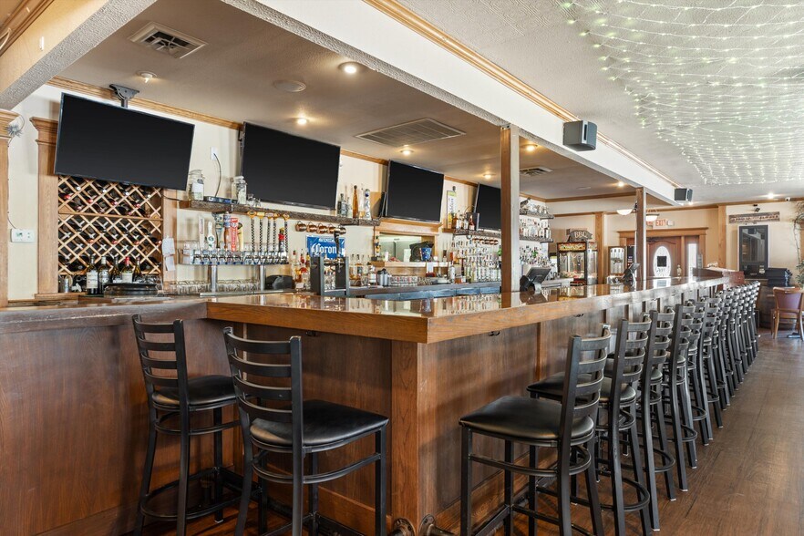 More Photos Of N67W33525 County Road K, Oconomowoc General Retail For Sale